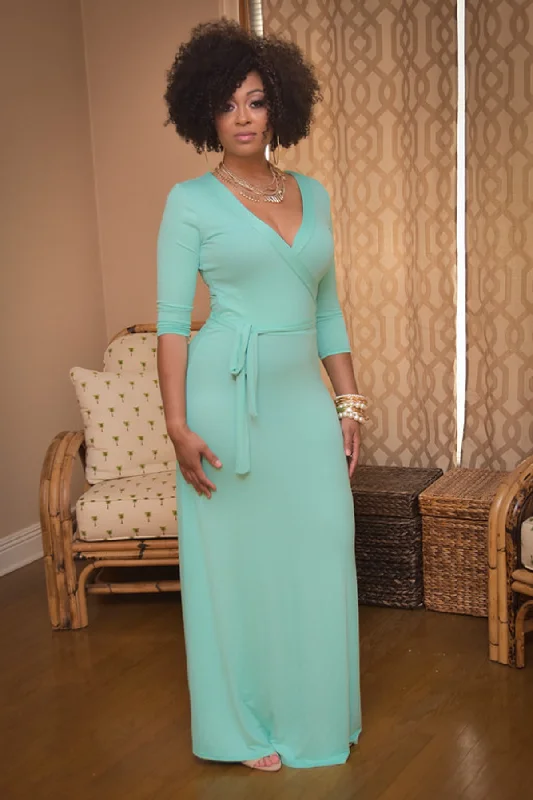 Blowout Deals Omarosa in Mint