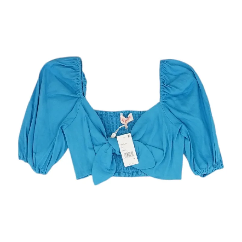 Final Markdown Blue Solid Cropped Knit Top